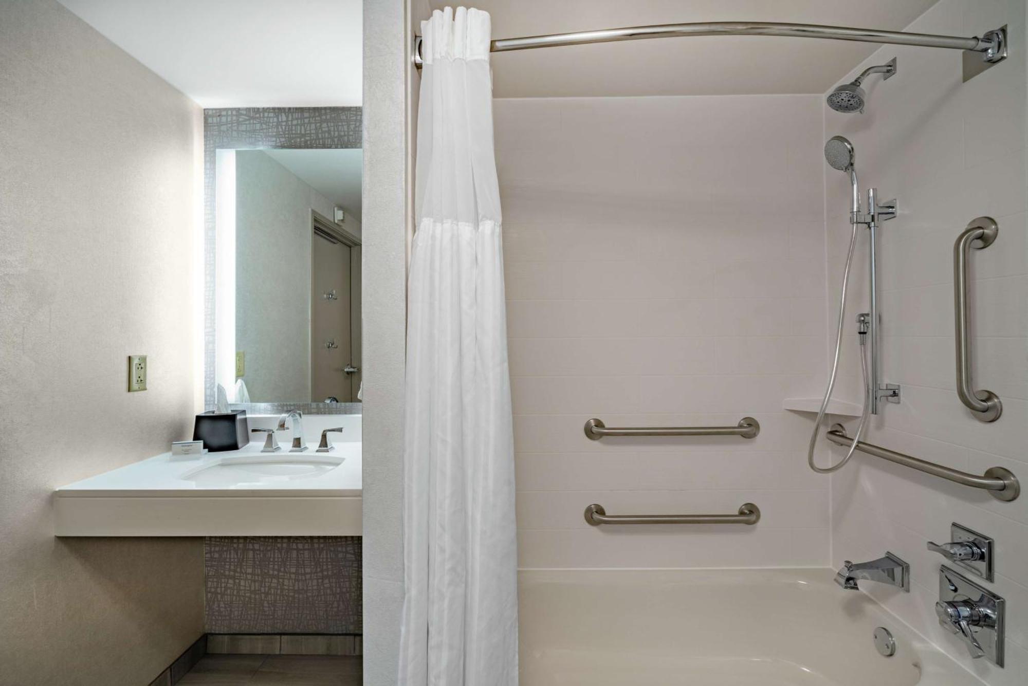 Hilton Garden Inn Louisville East Dış mekan fotoğraf
