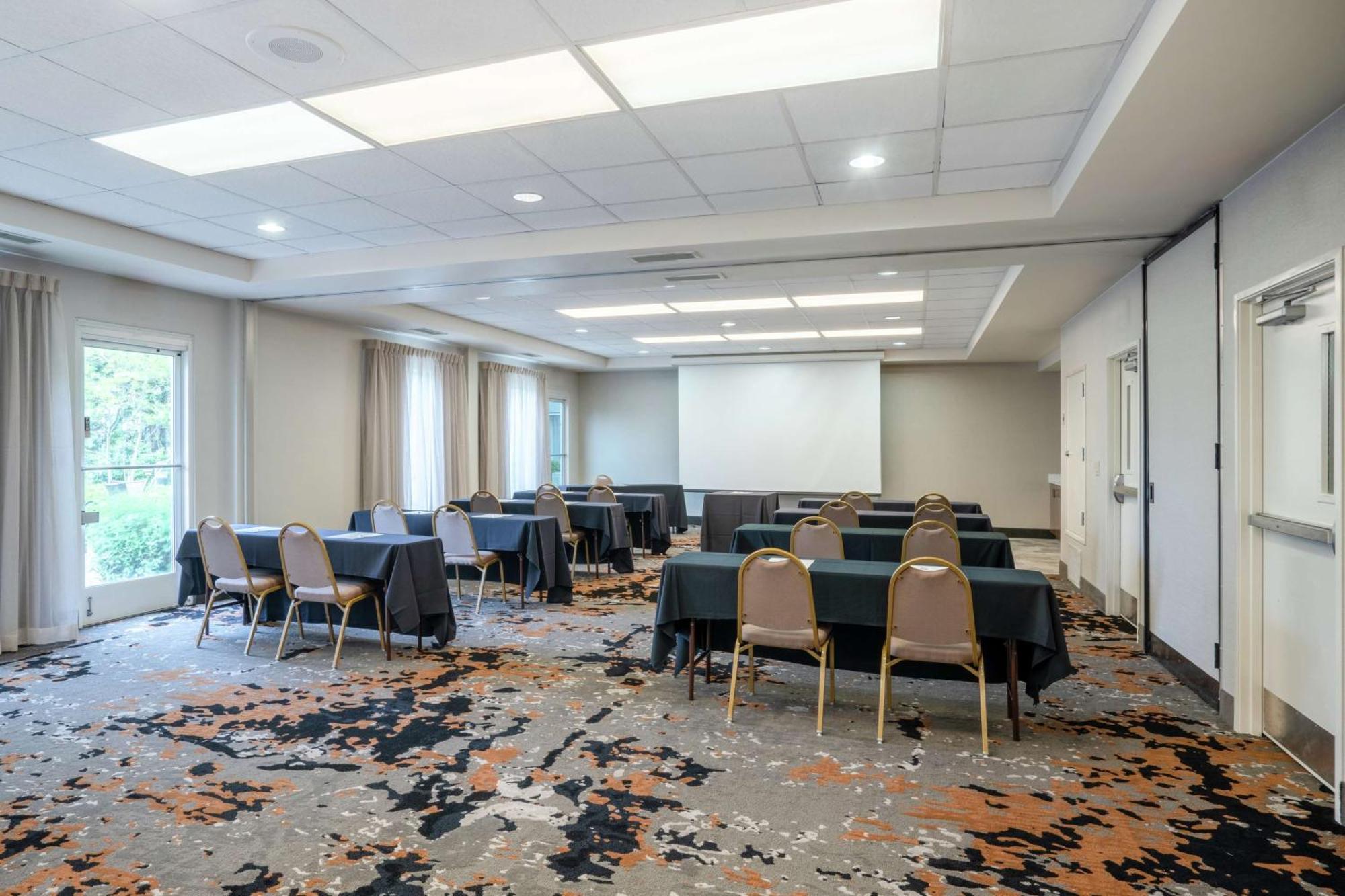 Hilton Garden Inn Louisville East Dış mekan fotoğraf